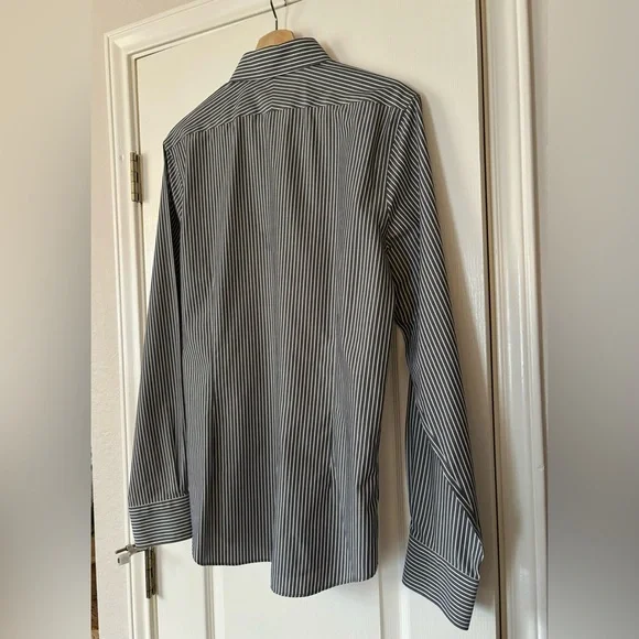 Express Non Iron Fitted Button Down - excellent condition - size M - Picture 6 of 8